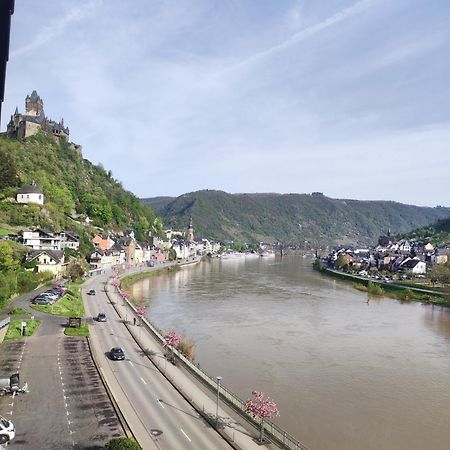 Panorama Oase Ferienwohnung Mit Blick Auf Mosel Und Reichsburg Cochem Eksteriør billede