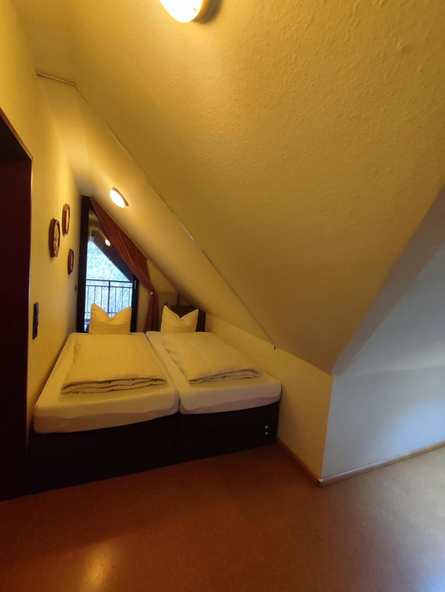 Panorama Oase Ferienwohnung Mit Blick Auf Mosel Und Reichsburg Cochem Eksteriør billede